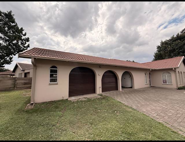 3 BEDROOM HOUSE RENTED IN PIONEER PARK